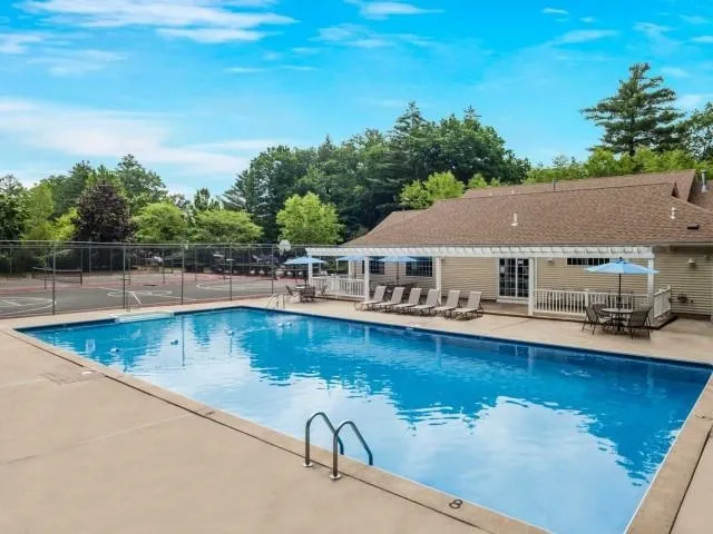 $2,190 | 55 Greenview Drive, Manchester, NH 03102