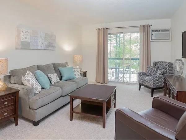 $2,190 | 55 Greenview Drive, Manchester, NH 03102