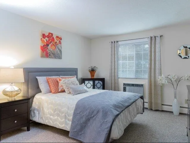 $2,190 | 55 Greenview Drive, Manchester, NH 03102