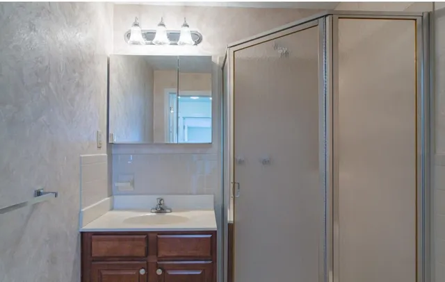 $2,190 | 55 Greenview Drive, Manchester, NH 03102