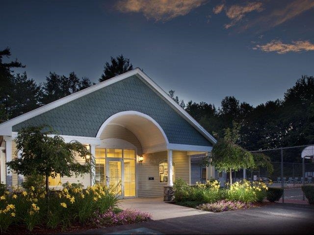 55 Greenview Drive Manchester, NH 03102 - Photo 8 of 11