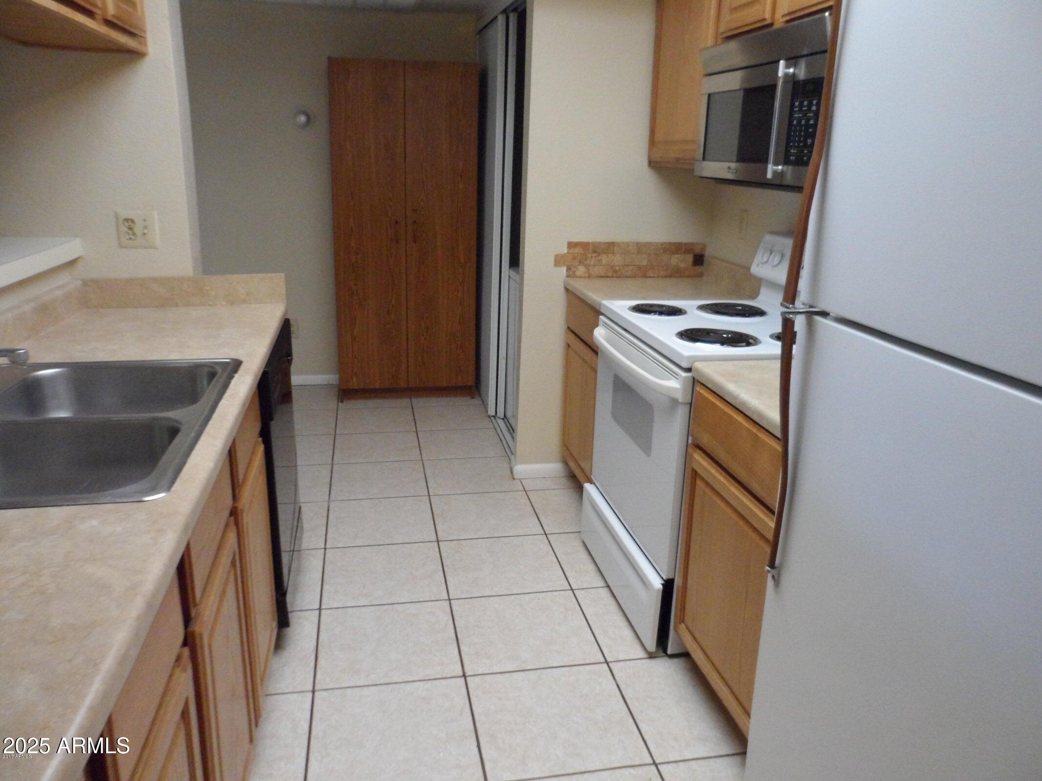 9340 North 92nd Street, Unit 117 Scottsdale, AZ 85258 - Photo 4 of 14 4