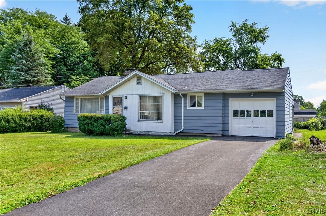 14 Pickwick Road Syracuse, NY 13214 - Photo 4 of 32 Gallery Image 4