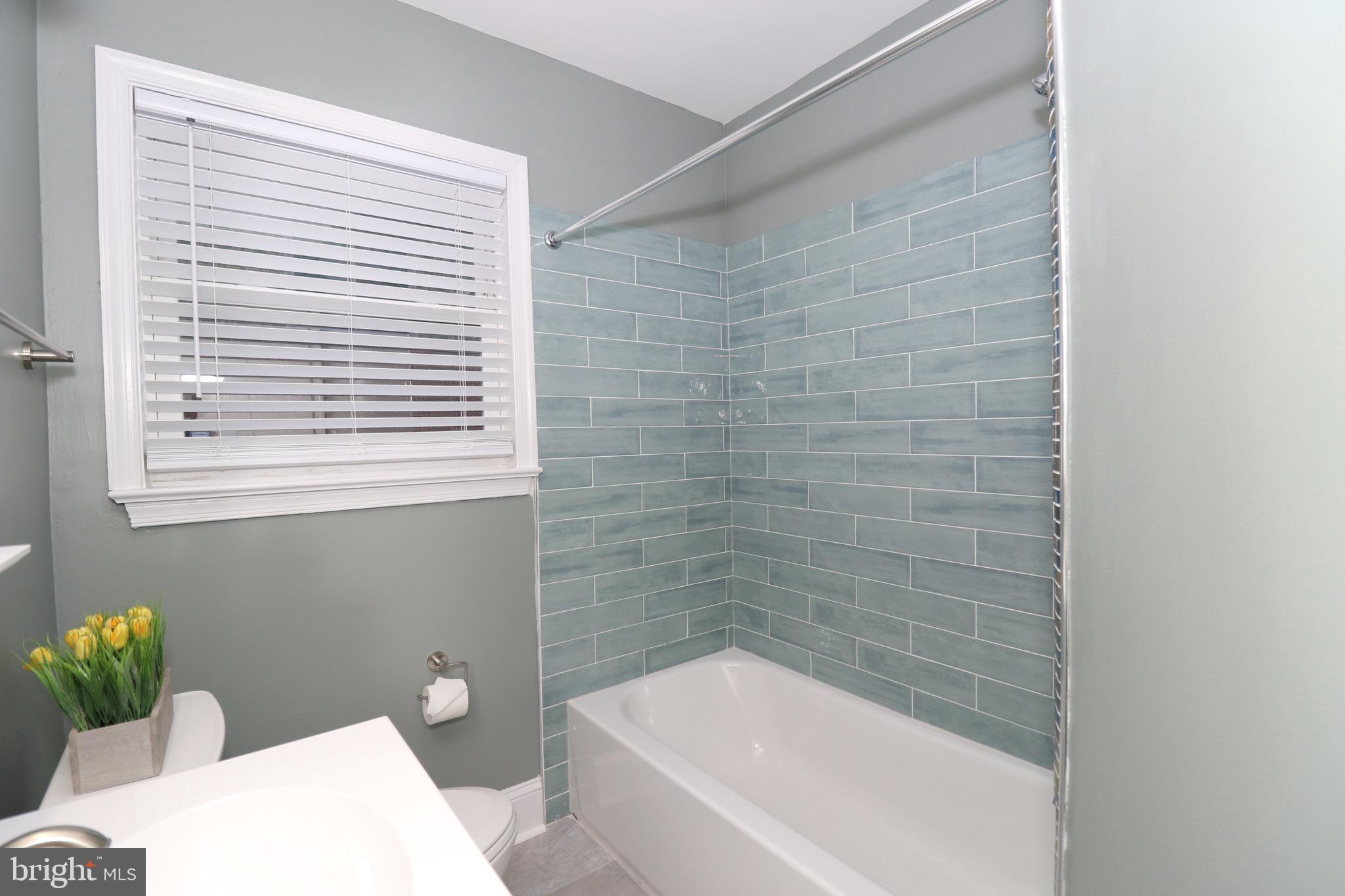 306 Lanark Way Silver Spring, MD 20901 - Photo 22 of 47 Full Bathroom on Main Level