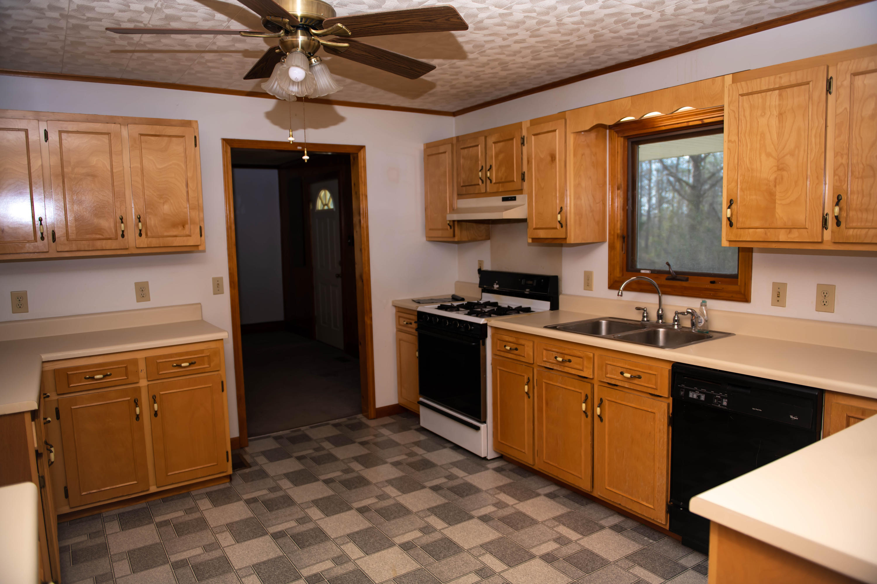 65 Ivey Road Crossville, TN 38571 - Photo 9 of 10 65 (1 of 1)-8