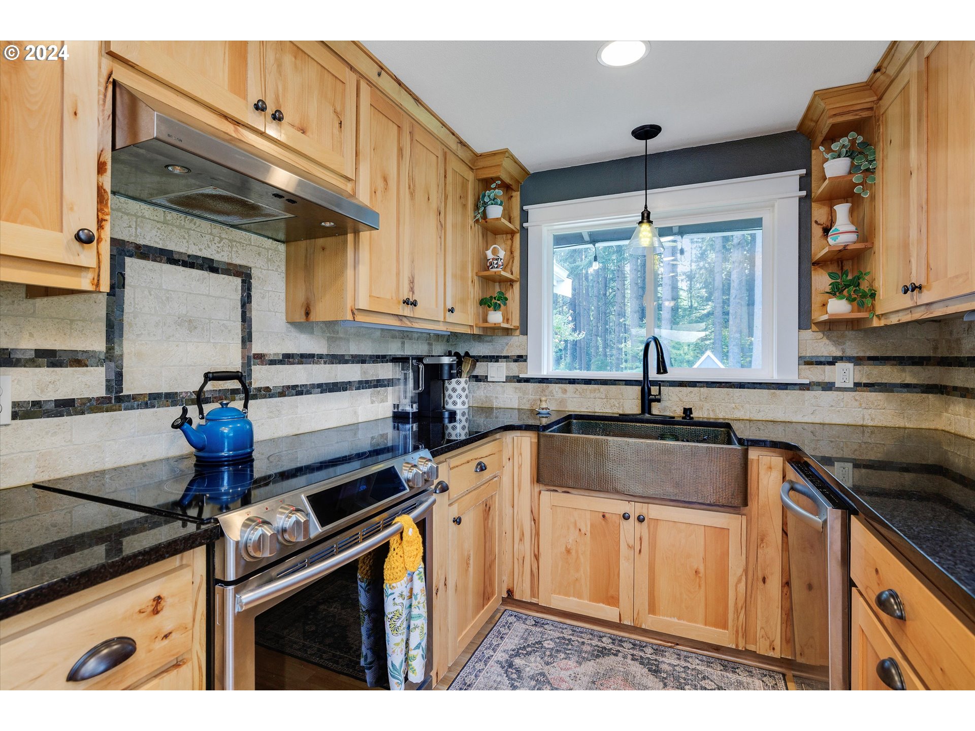 8431 Southeast Groce Road Corbett, OR 97019 - Photo 10 of 37 a kitchen with a sink and cabinets