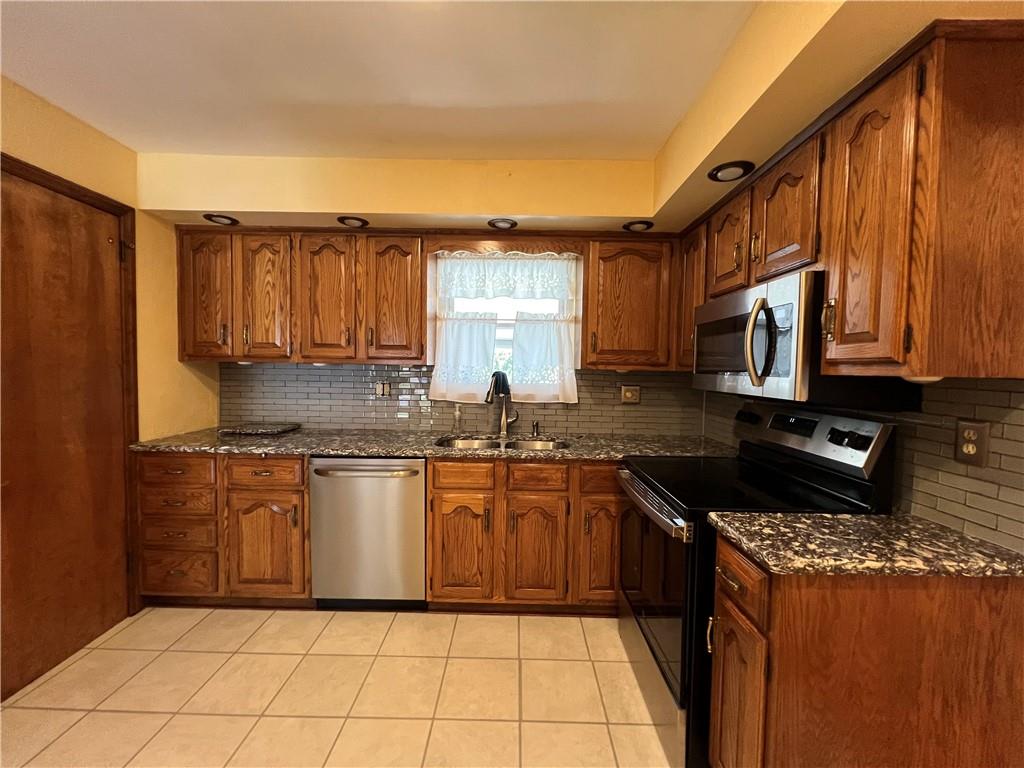 233 Reed Street Lower Burrell, PA 15068 - Photo 6 of 40
