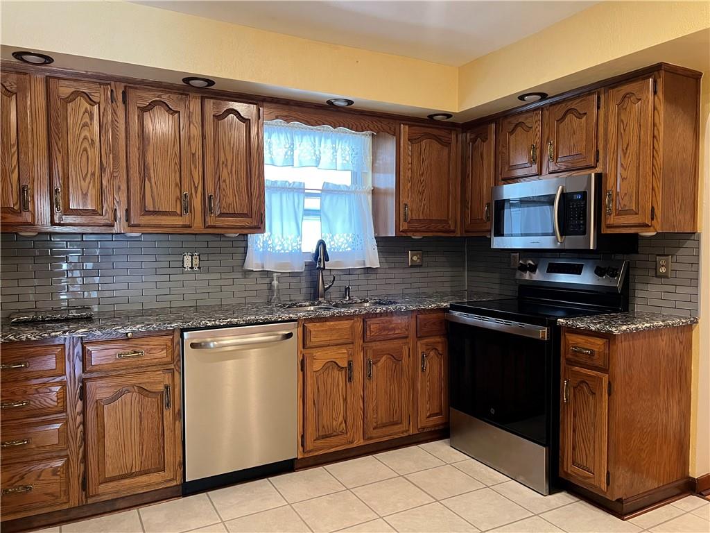 233 Reed Street Lower Burrell, PA 15068 - Photo 9 of 40