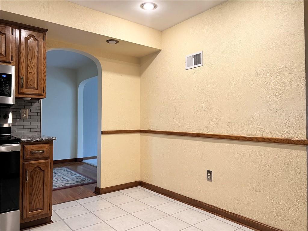 233 Reed Street Lower Burrell, PA 15068 - Photo 10 of 40 Eat-in kitchen.