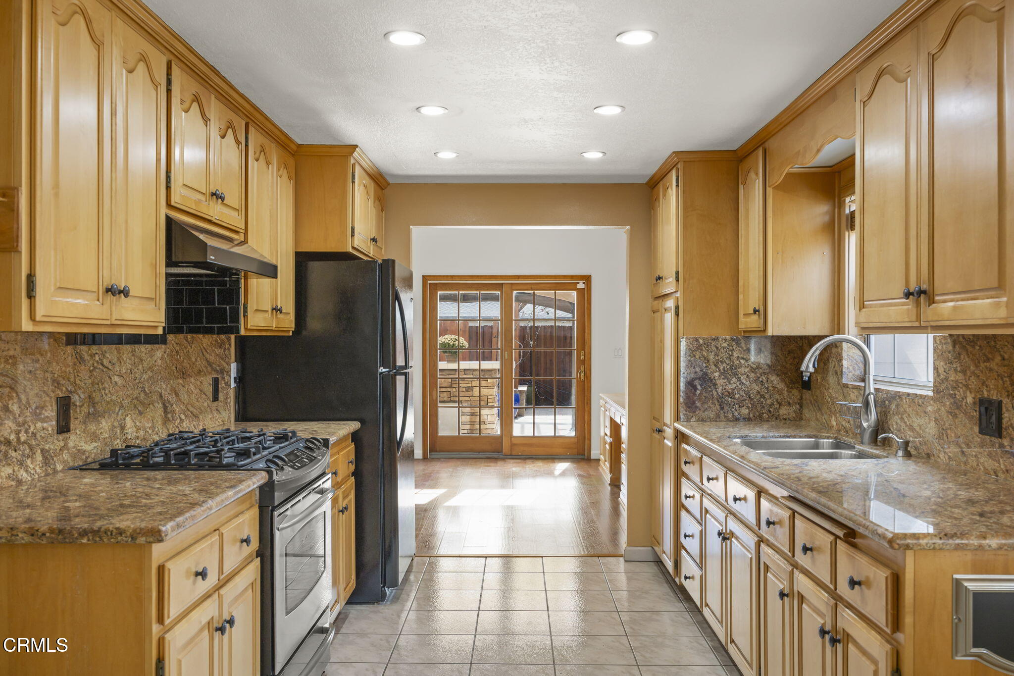 1014 Denver Place Oxnard, CA 93033 - Photo 15 of 48 16-web-or-mls-Upmarketmedia_1014Den-51