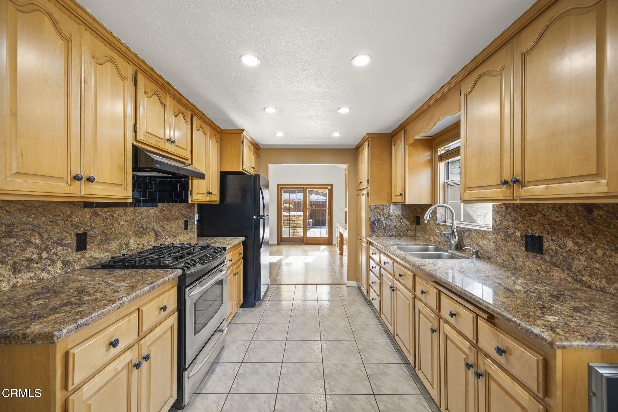 1014 Denver Place Oxnard, CA 93033 - Photo 16 of 48 17-web-or-mls-Upmarketmedia_1014Den-57