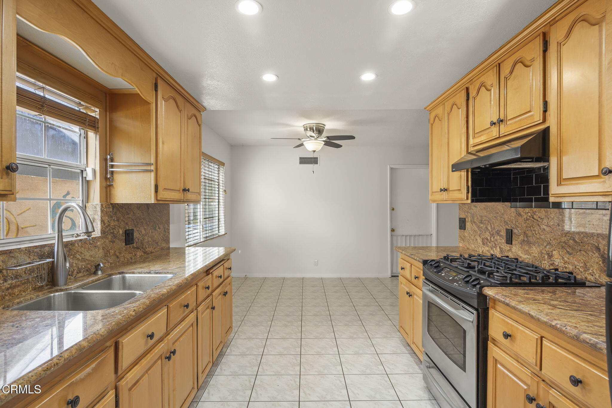 1014 Denver Place Oxnard, CA 93033 - Photo 17 of 48 18-web-or-mls-Upmarketmedia_1014Den-66