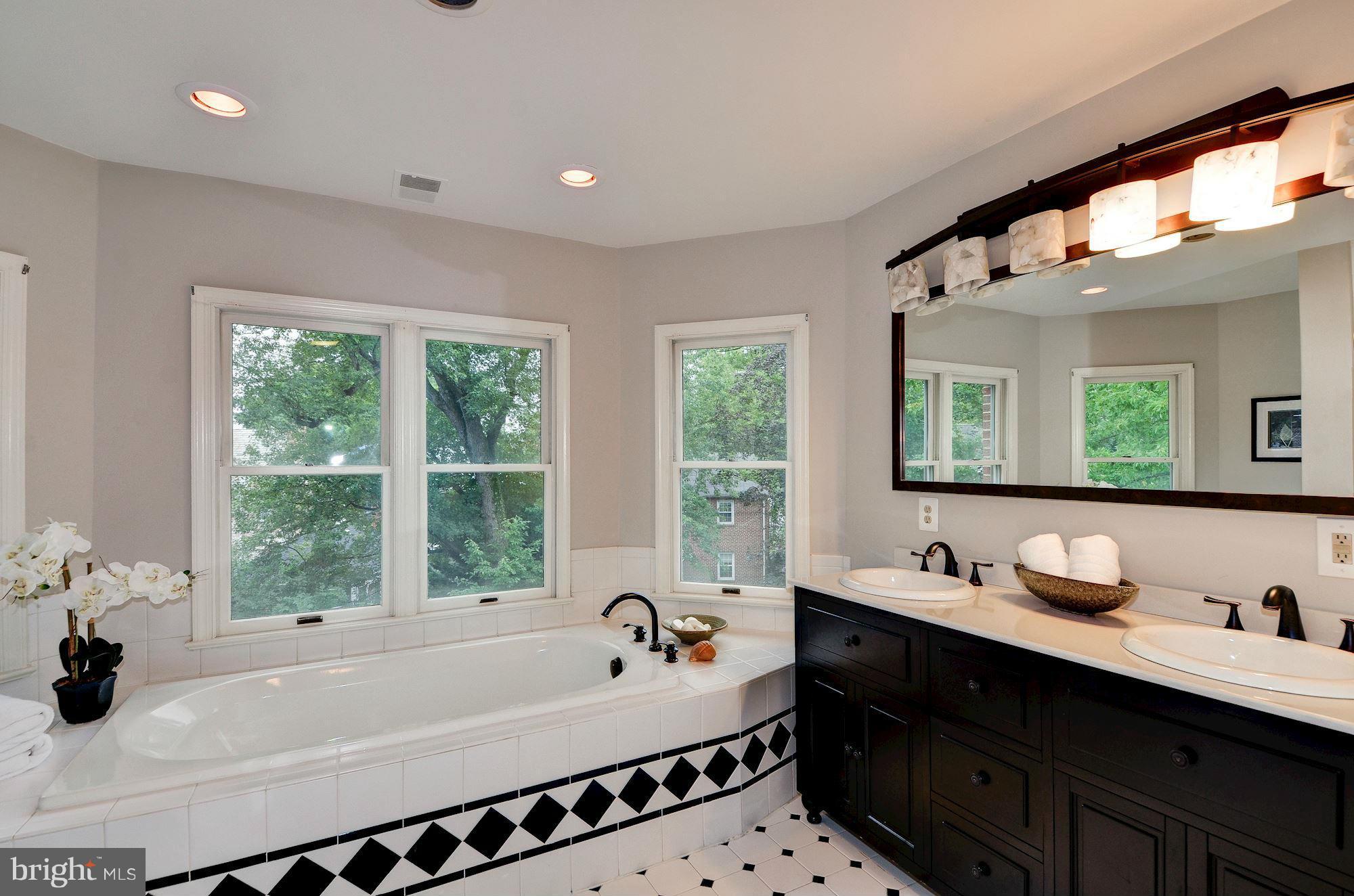 4756 Reservoir Road Northwest Washington, DC 20007 - Photo 15 of 30 Bath (Master)