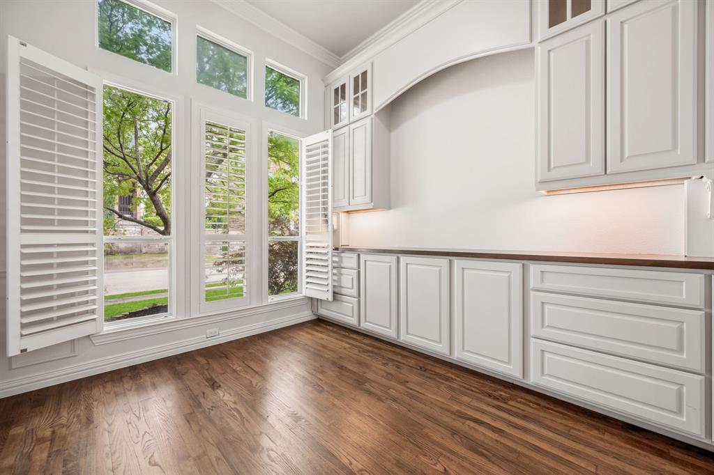 3309 Ricci Lane Irving, TX 75062 - Photo 4 of 36