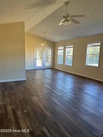 $1,950 | 1646 New Bern Street, Newport, NC 28570