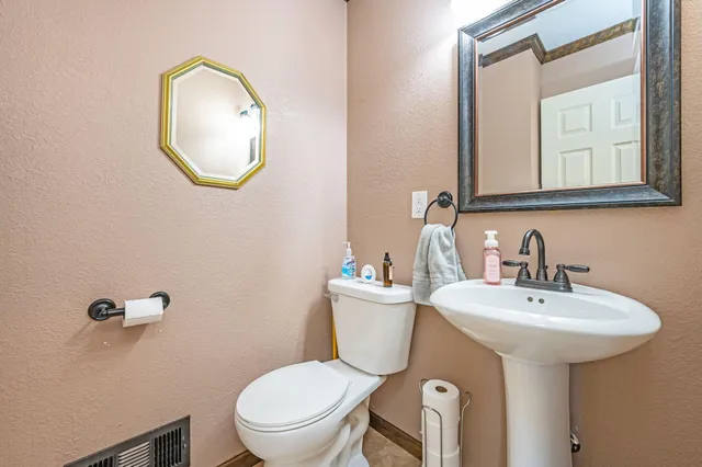 $199,900 | 110 Circle Drive, Jackson, MN 56143