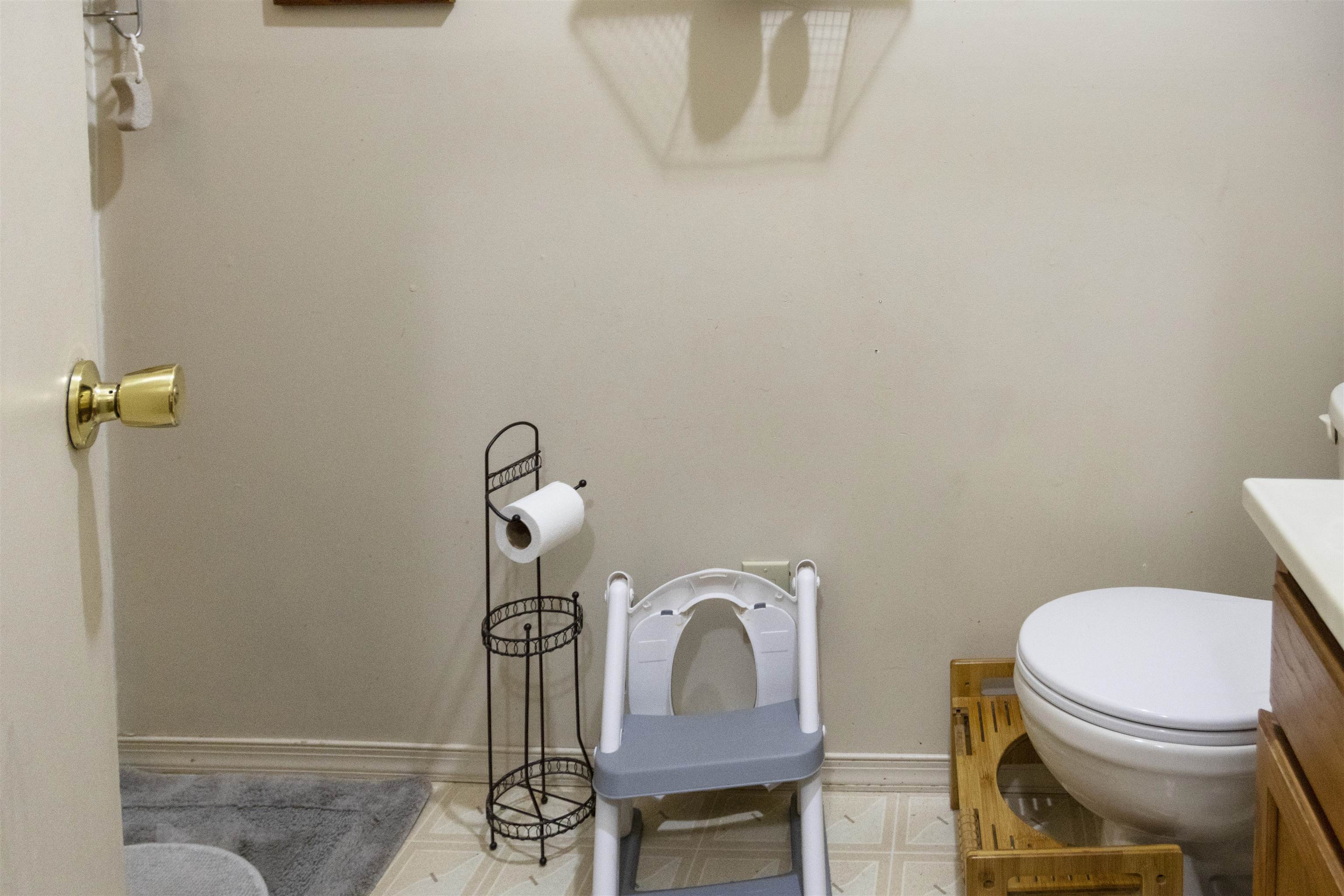 1001 Highway 47 Rio Grande, NJ 08242 - Photo 27 of 37 a bathroom with a toilet and a sink