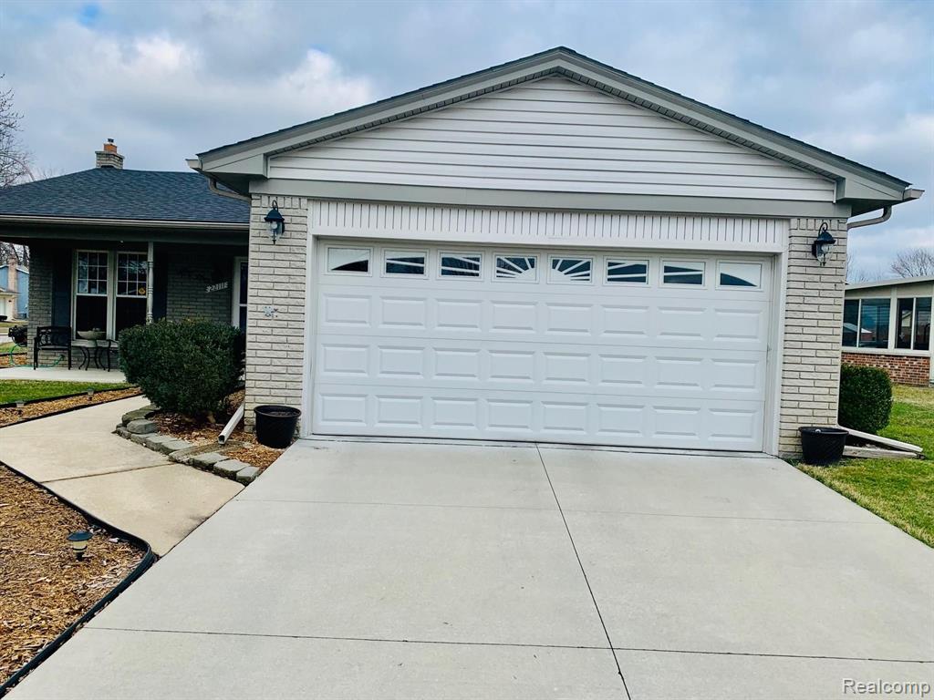 22111 Hall Road Woodhaven, MI 48183 - Photo 4 of 46