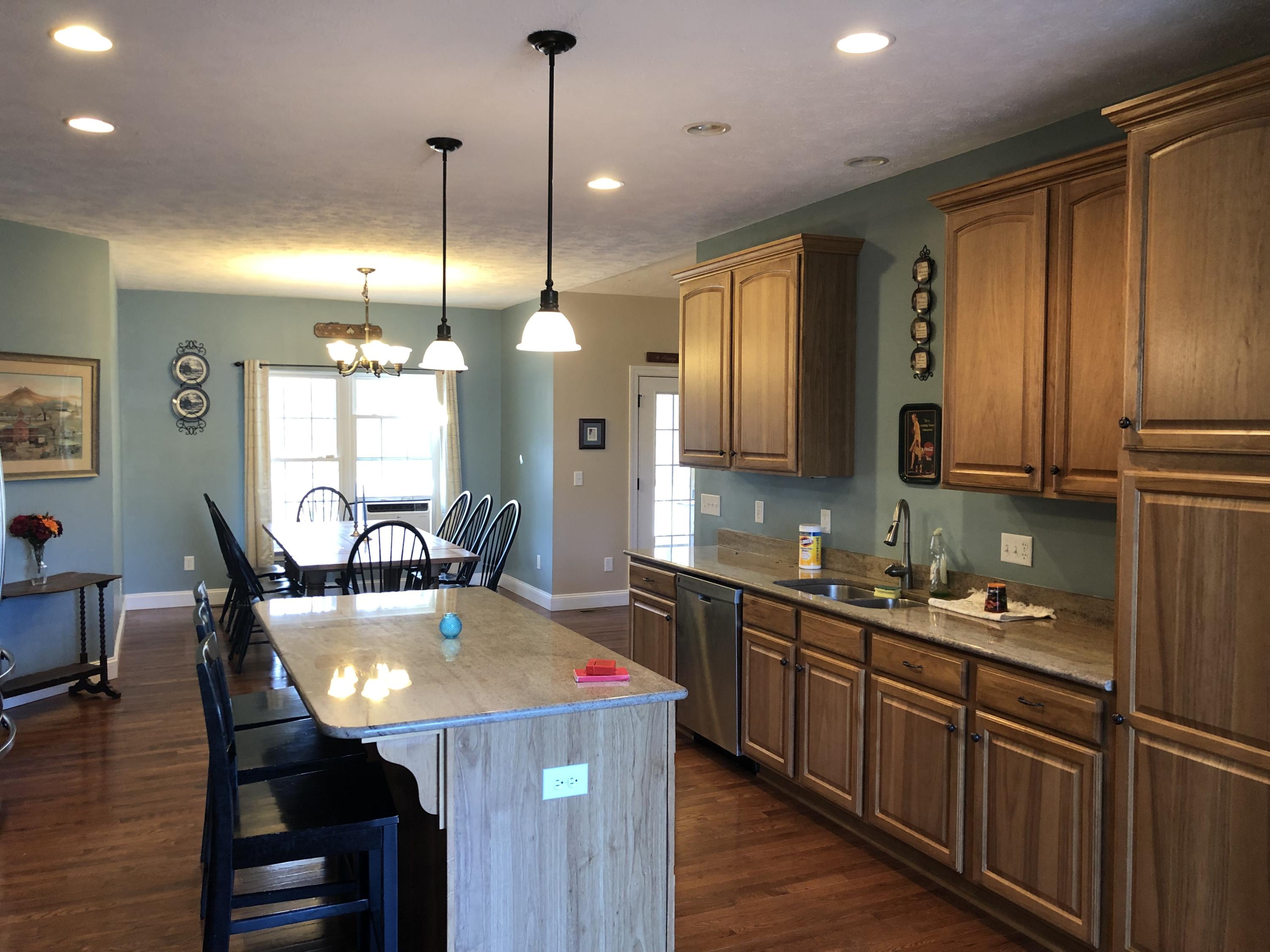 1173 Shady Run Road Vinton, VA 24179 - Photo 20 of 30 Kitchen, alternate 2