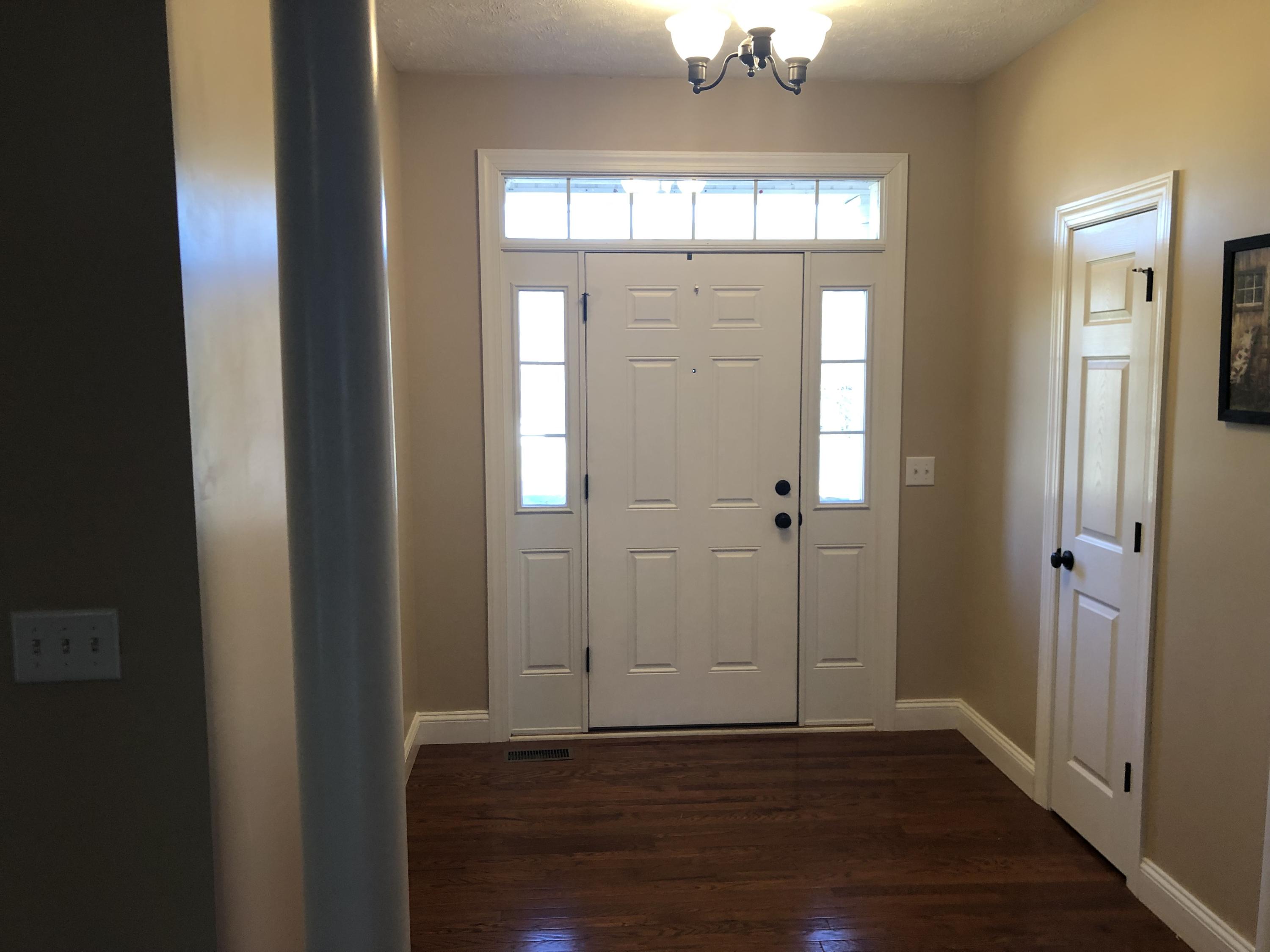 1173 Shady Run Road Vinton, VA 24179 - Photo 4 of 30 Foyer