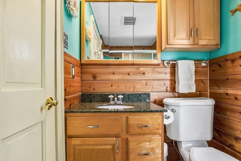 124 Spring Street Hull, MA 02045 - Photo 12 of 25 Gallery Image 12