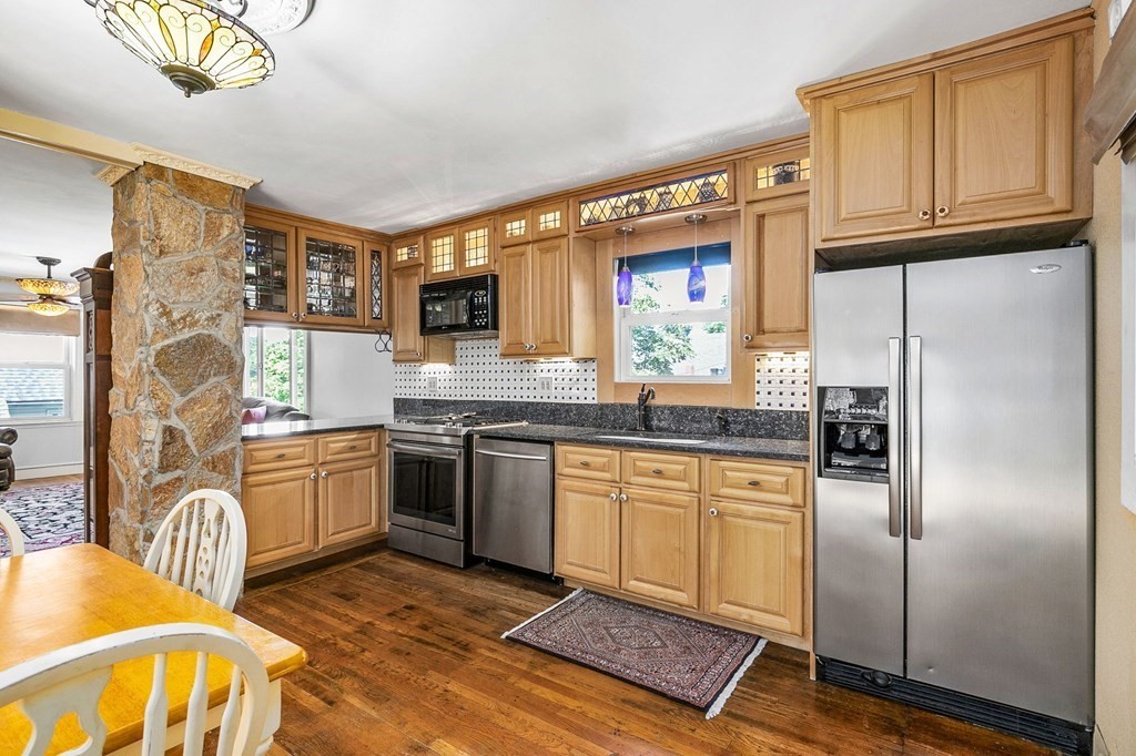 124 Spring Street Hull, MA 02045 - Photo 3 of 25 Gallery Image 3