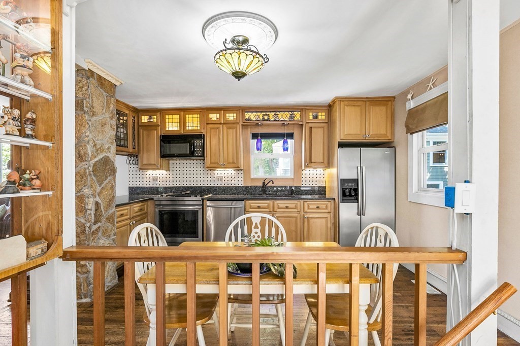 124 Spring Street Hull, MA 02045 - Photo 5 of 25 Gallery Image 5