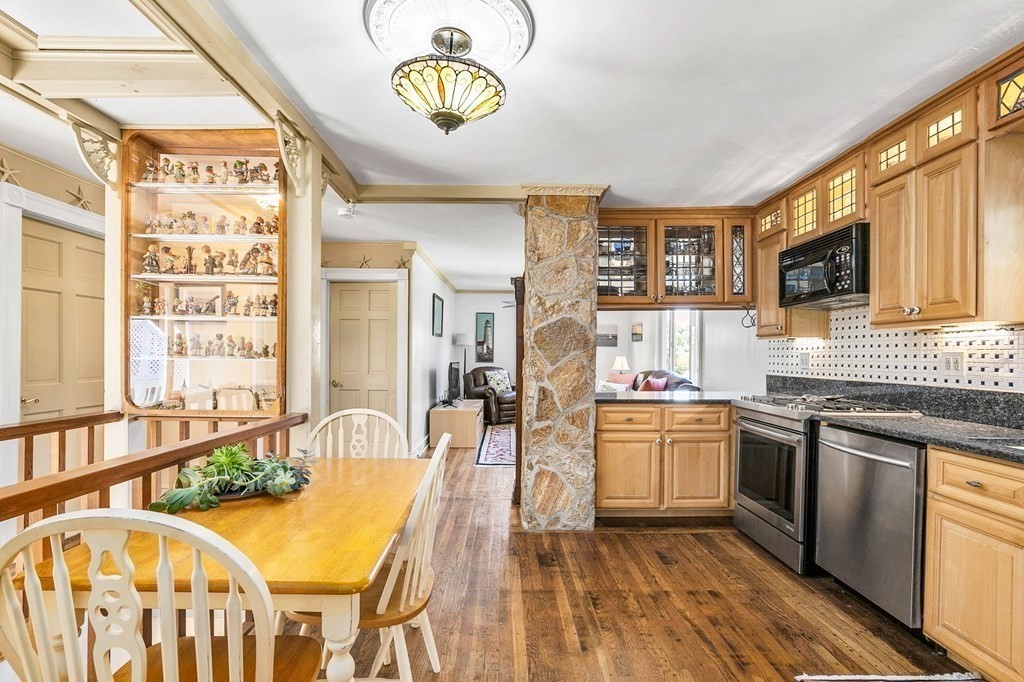 124 Spring Street Hull, MA 02045 - Photo 6 of 25 Gallery Image 6