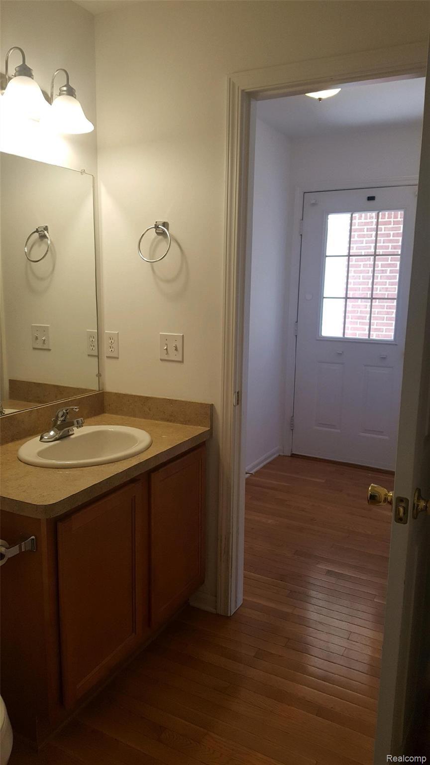 4689 Summer Ridge Drive, Unit 22 Howell, MI 48843 - Photo 6 of 9 7.1 bath