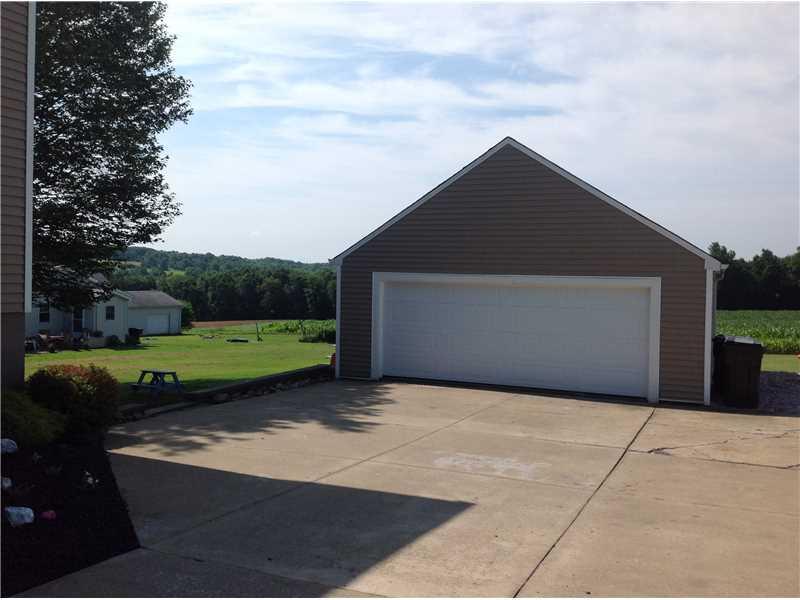 6430 Lamor Road Hermitage, PA 16148 - Photo 21 of 25 Parking Lot/Garage.