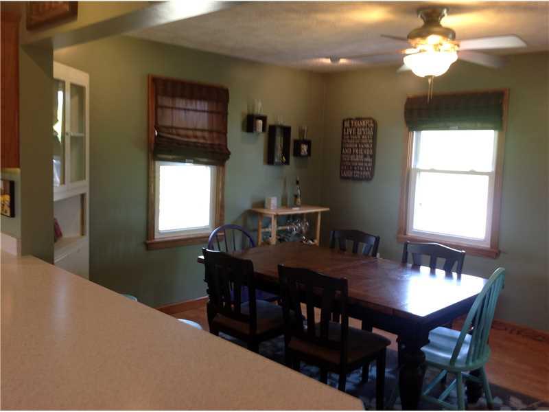 6430 Lamor Road Hermitage, PA 16148 - Photo 5 of 25 Living Room.