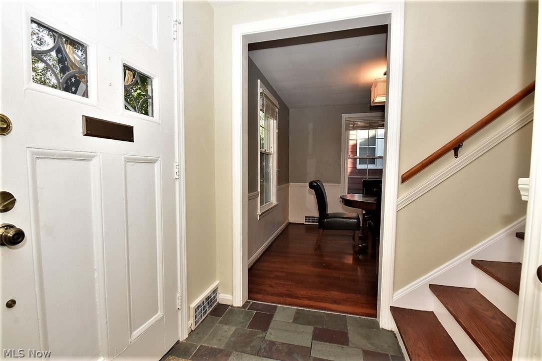 2539 Canterbury Road Cleveland, OH 44118 - Photo 2 of 15