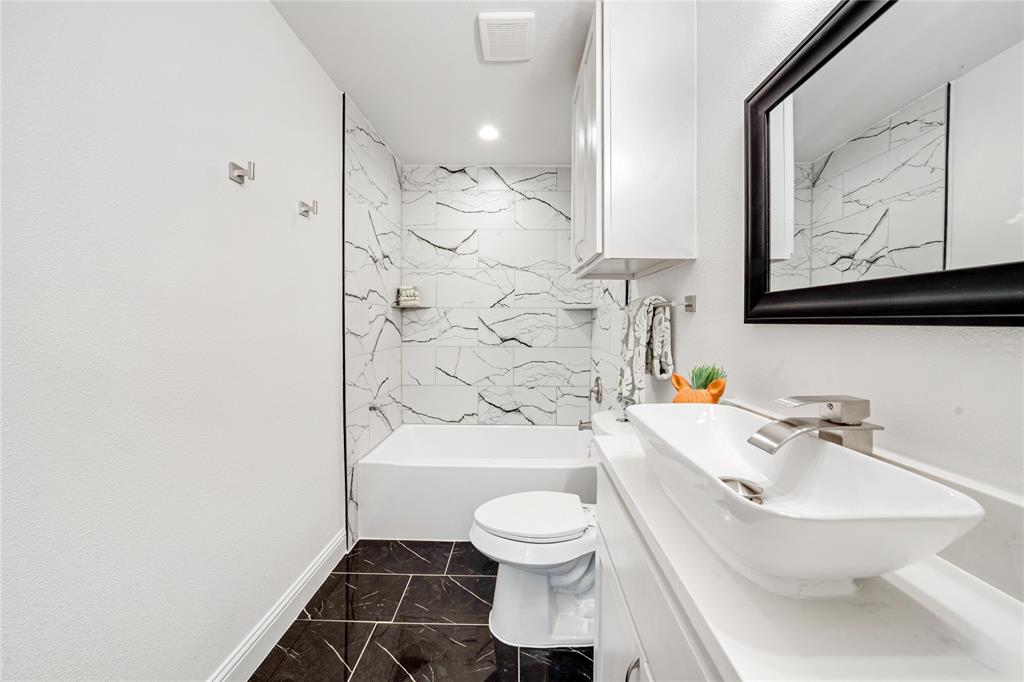 1608 Wynn Terrace Arlington, TX 76010 - Photo 19 of 28 a bathroom with a toilet sink and mirror