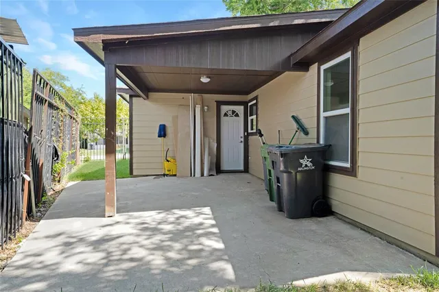 a view of a porch of the house
