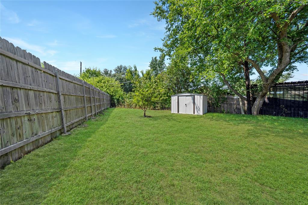 1608 Wynn Terrace Arlington, TX 76010 - Photo 28 of 28 a view of a back yard