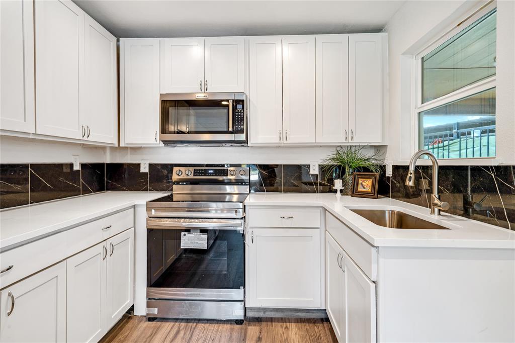 1608 Wynn Terrace Arlington, TX 76010 - Photo 8 of 28 a kitchen with granite countertop a sink and a stove