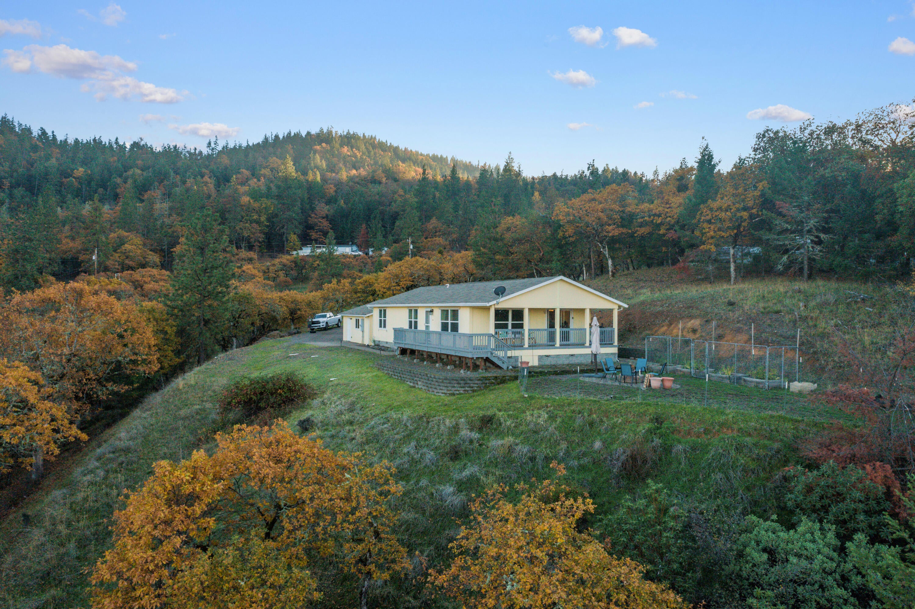 496 Wren Ridge Drive Eagle Point, OR 97524 - Photo 19 of 34 Side View