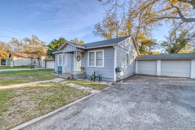 $249,000 | 1703 22nd Street, Hondo, TX 78861