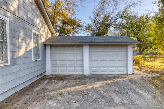 $249,000 | 1703 22nd Street, Hondo, TX 78861