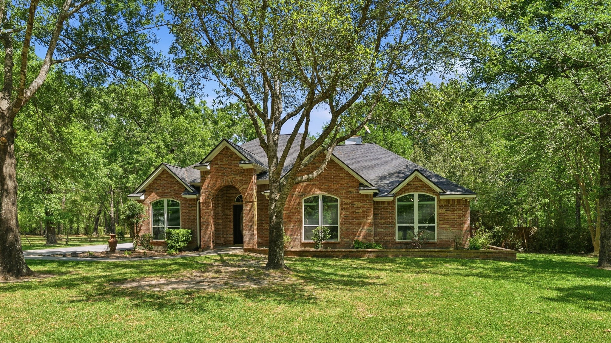 11714 Creek View Lane Conroe, TX 77385 - Photo 2 of 46 a front view of a house with a garden