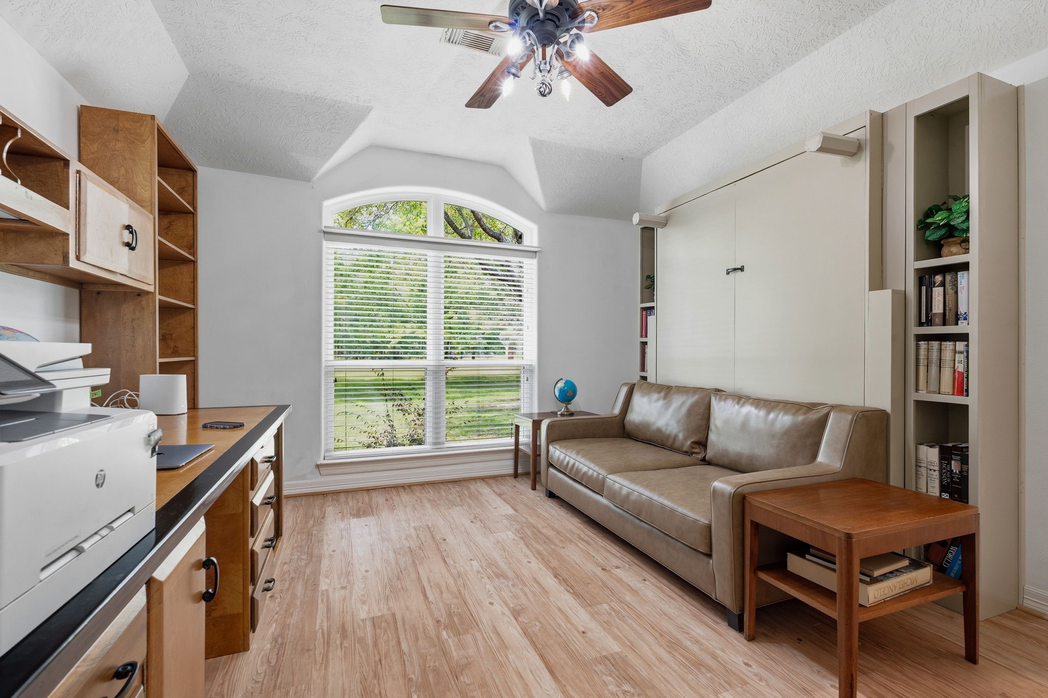 11714 Creek View Lane Conroe, TX 77385 - Photo 25 of 46 a living room with furniture and a window