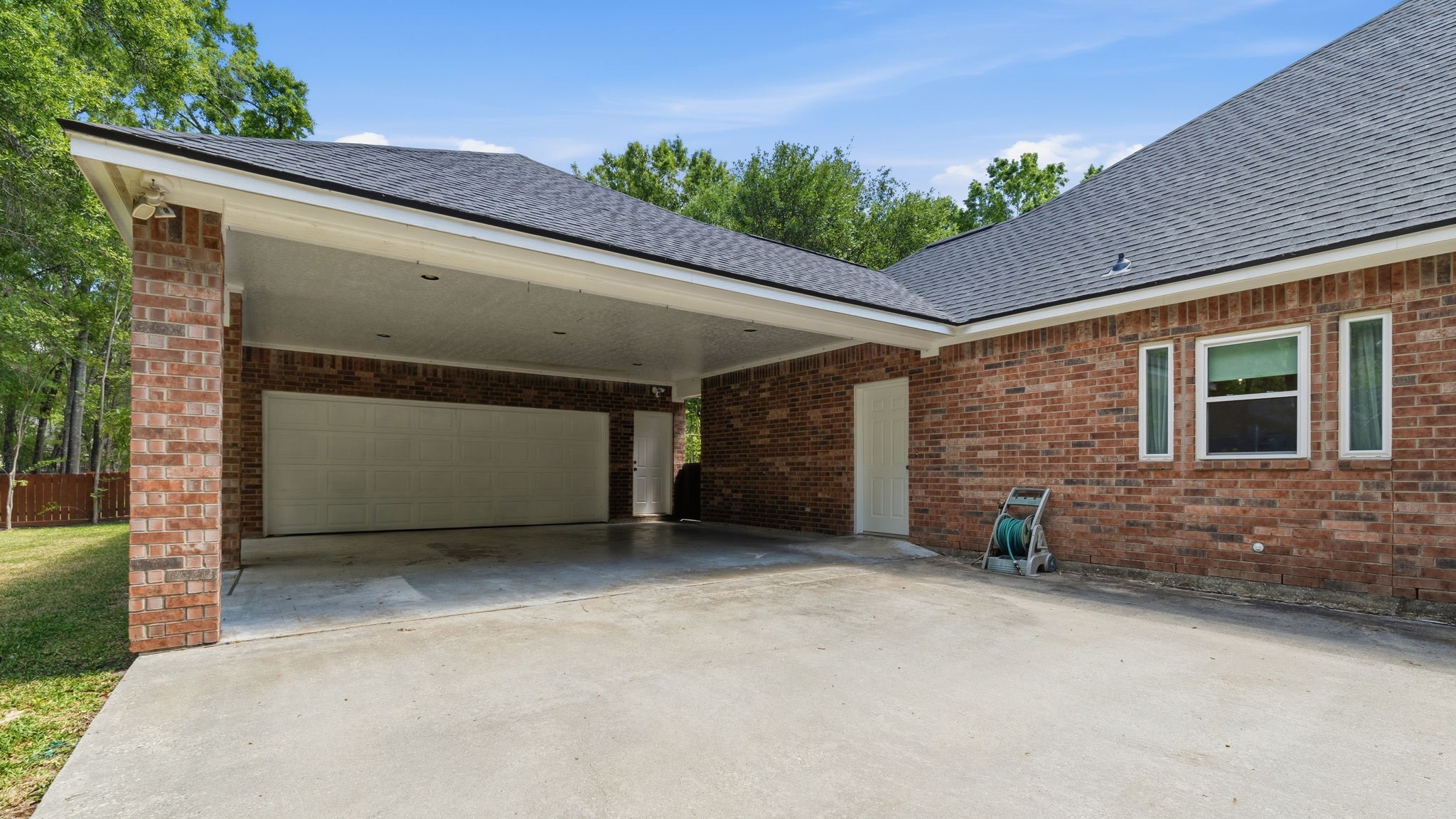 11714 Creek View Lane Conroe, TX 77385 - Photo 31 of 46 a view of a patio