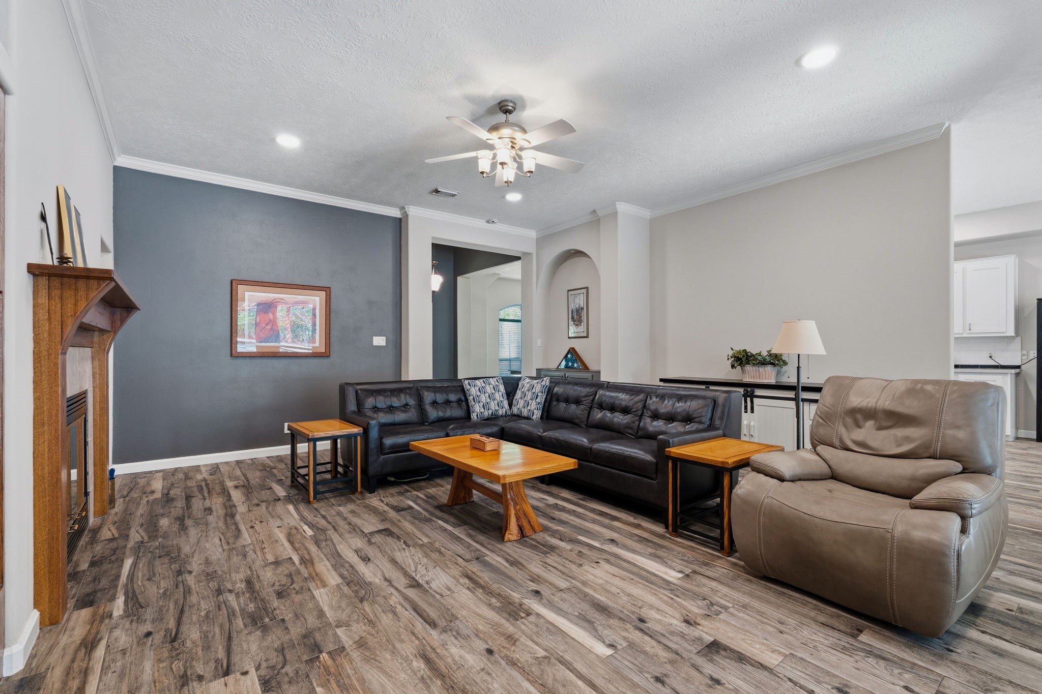 11714 Creek View Lane Conroe, TX 77385 - Photo 10 of 46 a living room with furniture and a chandelier