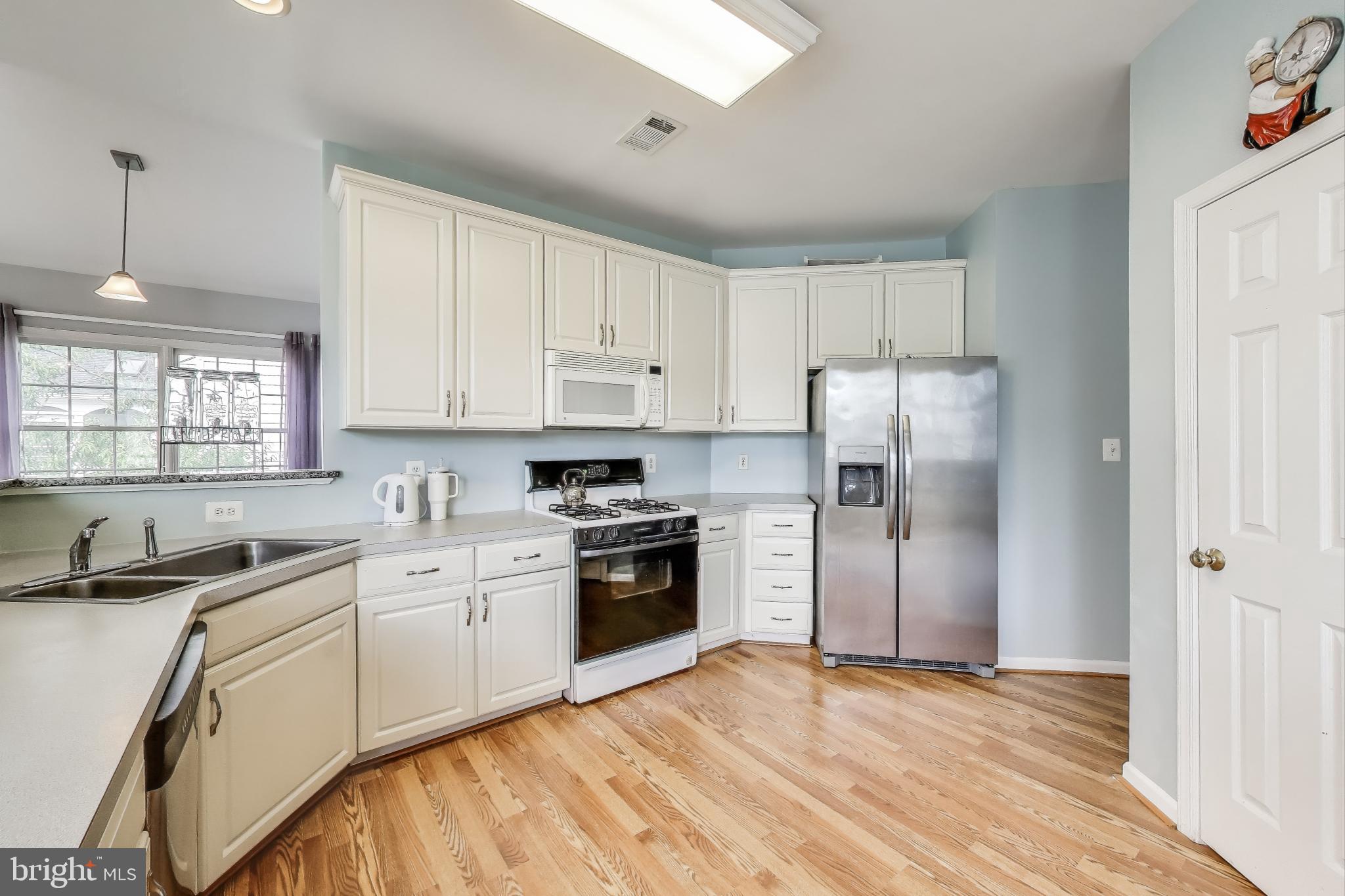 42647 Harris Street Chantilly, VA 20152 - Photo 11 of 54