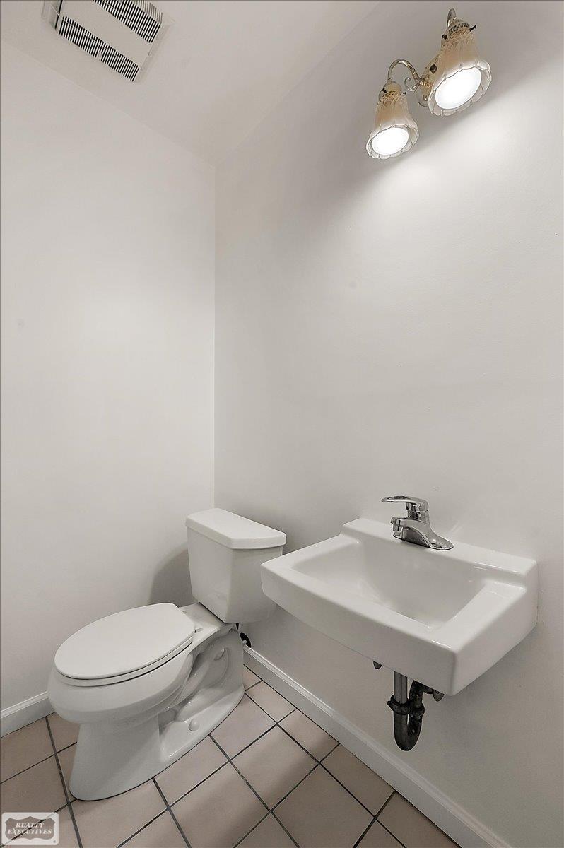 43984 Arlington Road Canton, MI 48187 - Photo 48 of 69 50191717-BCB48E5A-DE86-40F2-ACBD-66AE8667FFDB.JPG