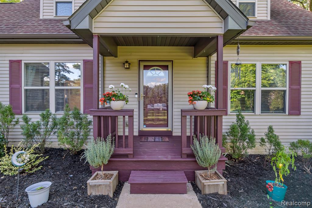8246 Kimble Drive Pinckney, MI 48169 - Photo 3 of 45