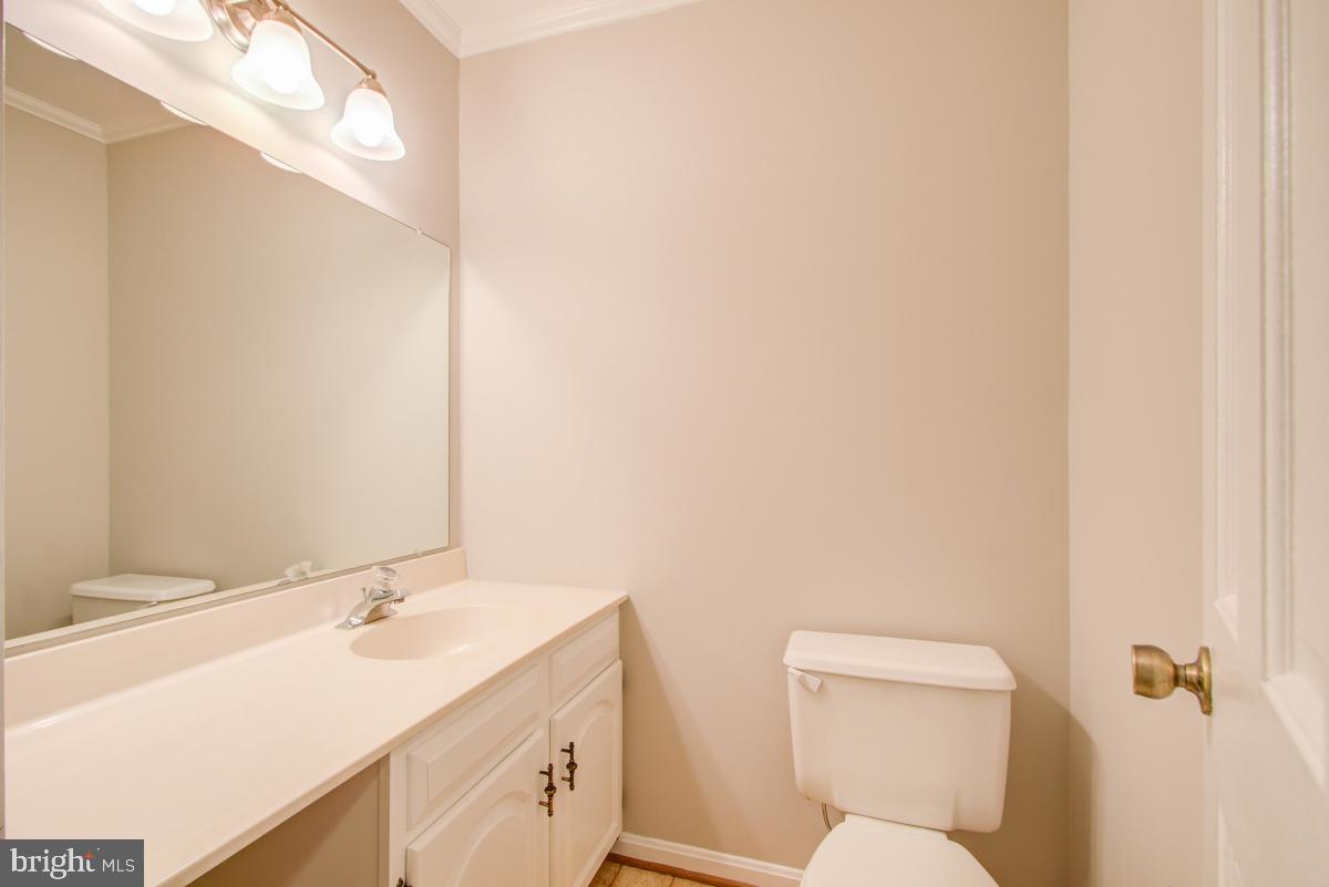 109 Summit Hall Road Gaithersburg, MD 20877 - Photo 21 of 57 Powder room