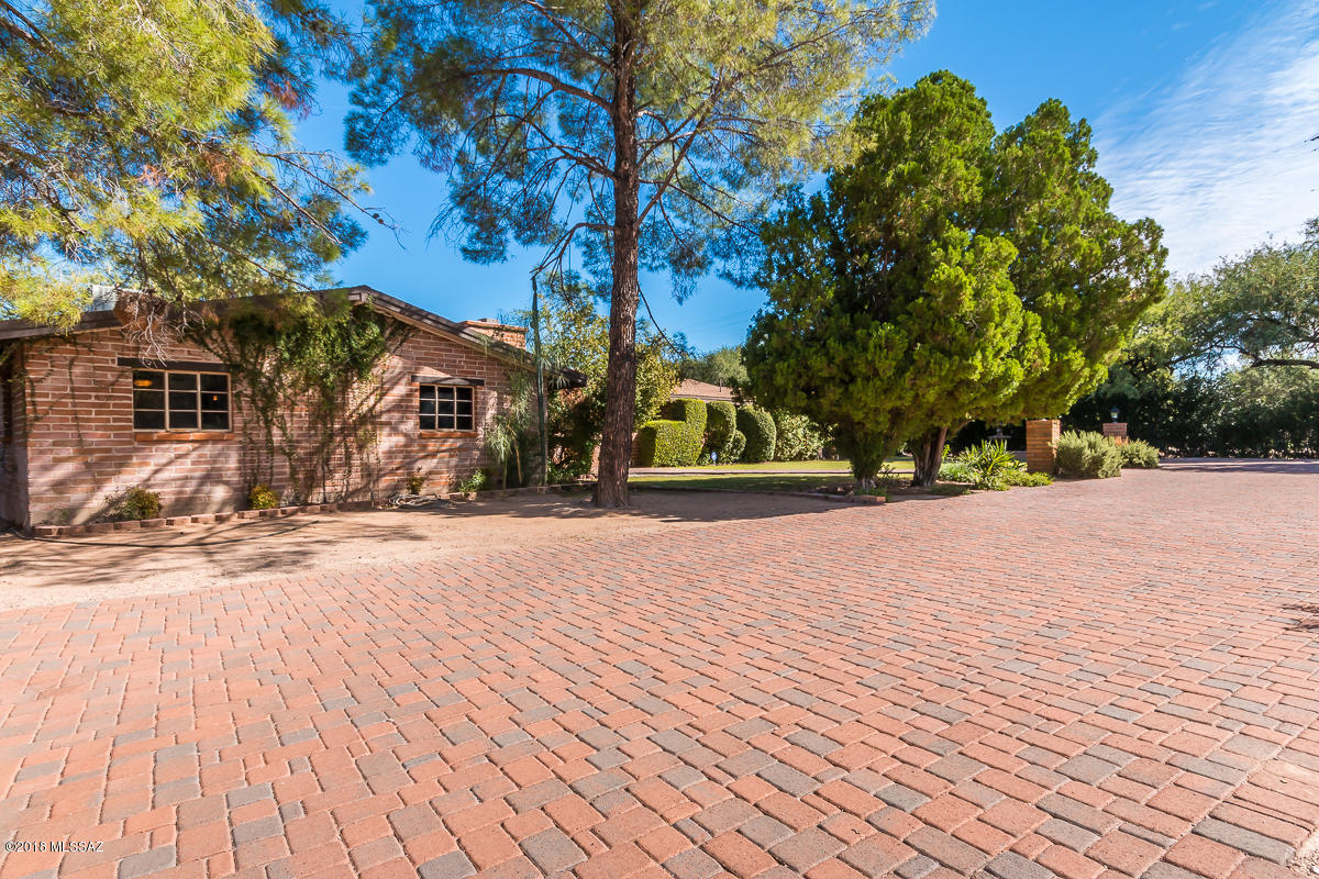 4957 East Fort Lowell Road Tucson, AZ 85712 - Photo 4 of 42