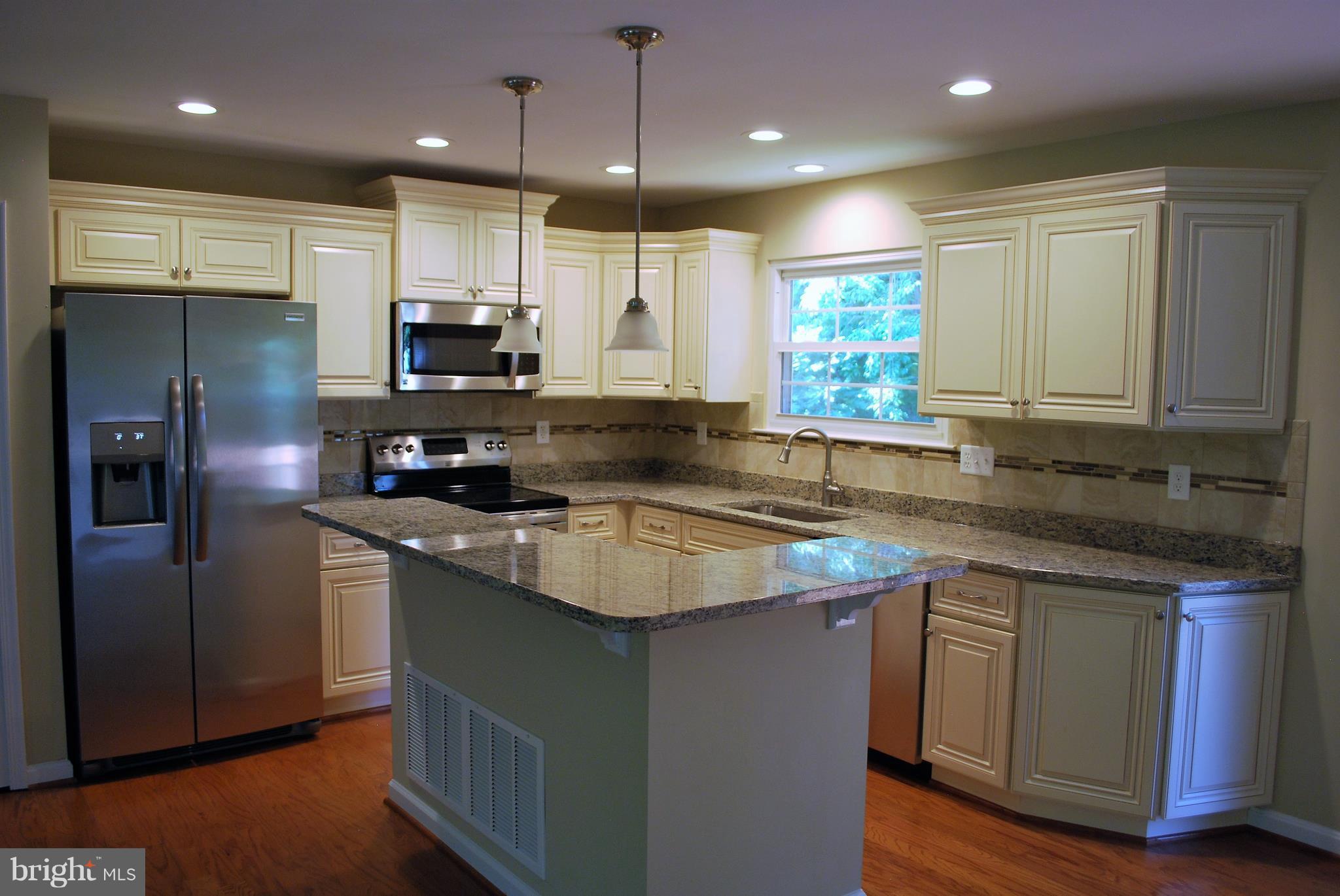 303 Crosby Road Baltimore, MD 21228 - Photo 4 of 23 Kitchen