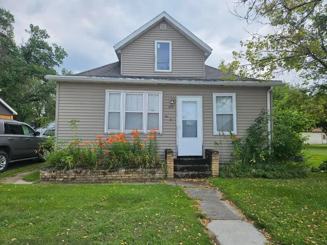 $55,000 | 215 2nd Street North, Middle River, MN 56737